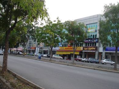 Bandar Puteri Puchong (Ground Floor) Corner Shop for RENT