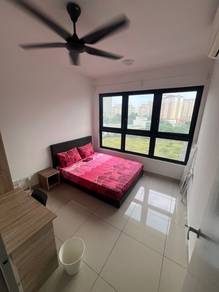 M Vertica Bigger Middle Room Female Unit, 4 min walk to LRT/MRT Maluri