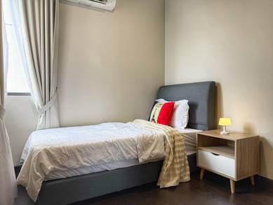 R&F Seine Region_Comfy Room for Rent