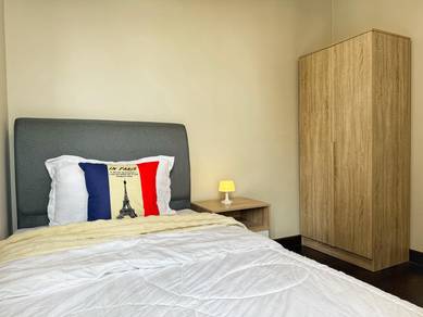 R&F Seine Region_Comfy Room for Rent
