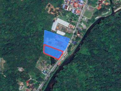 Tanah Pertanian Tepi Jalan + 3 Buah Rumah , Batu 18 , Hulu Langat