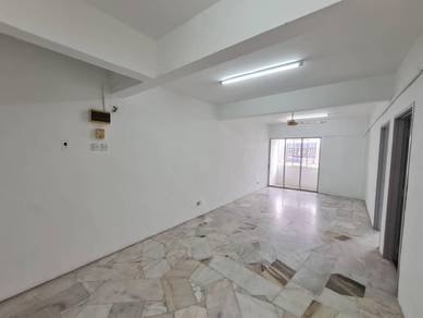 Iris Apartment (Taman Desa)
