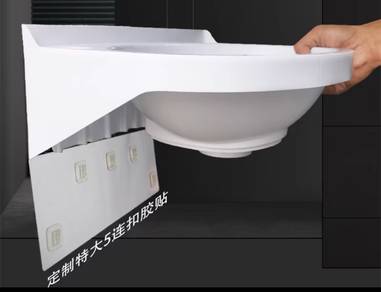 Plastic basin / sinki bilik air