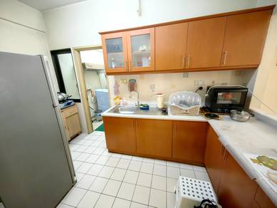 3 bedroom Sri Putramas, low floor, facing pool, Jalan Kuching