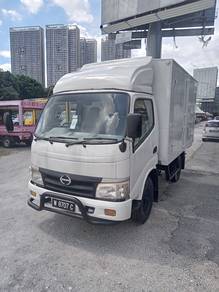 Hino WU302R box van