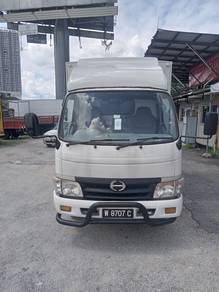 Hino WU302R box van