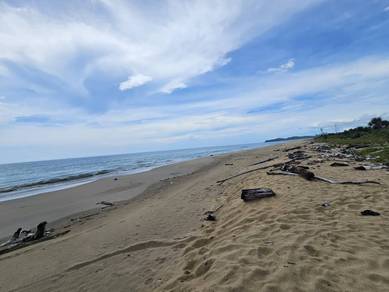 Beachfront Land Facing the Sea & Sunset at Kudat For Sale
