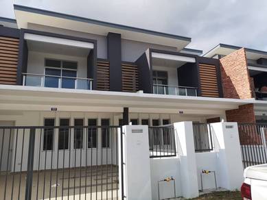 Bandar Putra Kulai, 2 Storey House 22x70, Gated Guarded, 4+1 Bedroom