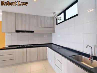 Renovated : MONT RESIDENCE - 1226sf - 2 carparks - Freehold - Mid flr