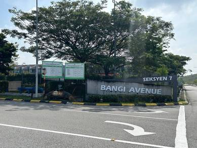 (Near Bangi Wonderland) 3 Storey Terrace Bangi Avenue 3