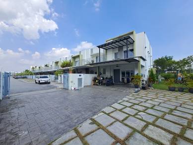 PARKING 4 KERETA! 2 storey terrace, Corner Unit, Casa Wood Cybersouth