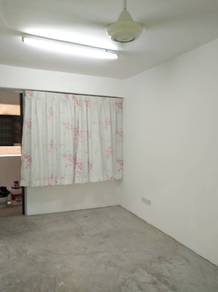 Krystal Heights Greenlane 2-Bedrooms LOW FLOOR Freehold