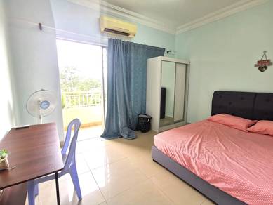 Sunway Female Medium Room Suriamas Condo Near Pyramid, Geo, UOA, BRT