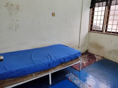 1 room with window at Taman Klang Utama, Klang