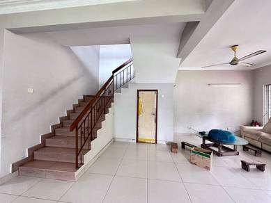 Corner Double Storey House At Puchong Utama 1 Gated & Guarded For Sell