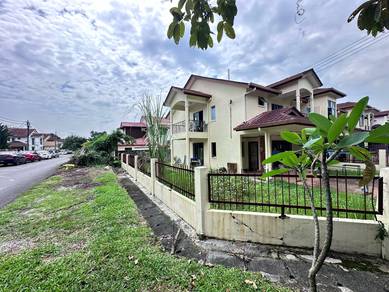 Corner Double Storey House At Puchong Utama 1 Gated & Guarded For Sell