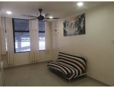 E Suite-Designer Suites @ Emerald Avenue-1