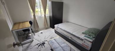 Bilik Sewa Single room- Perempuan sahaja, Internet laju & Dekat MRT