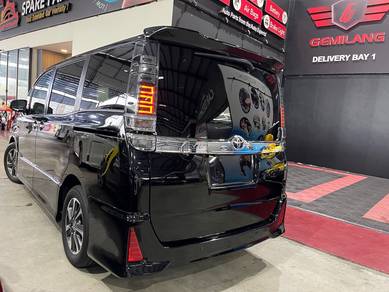 Toyota VOXY 2.0 KIRAMEKI (A)