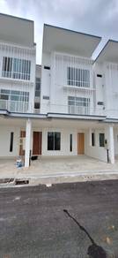 Townhouse at Field Force,Batu Kawa with security,swimming pool and gym