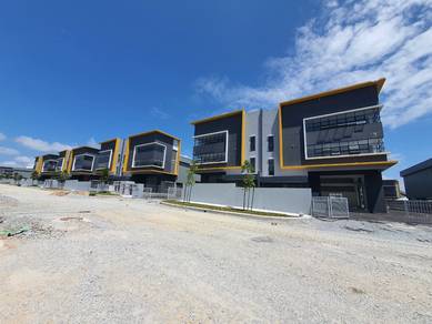 Nilai Semi Detached Factory Hamilton City infront Nle 5km from Xme