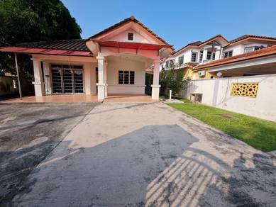 [Bungalow Big Parking Space] Near KTM Taman Bangi Villa Bangi Kajang