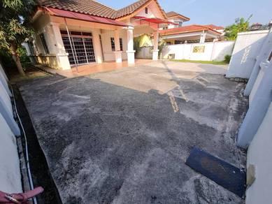 [Bungalow Big Parking Space] Near KTM Taman Bangi Villa Bangi Kajang