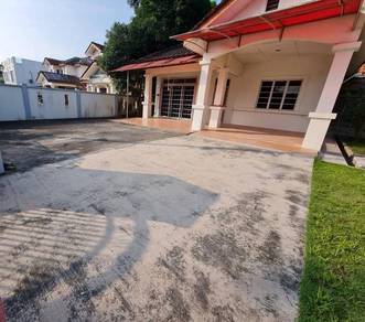 [Bungalow Big Parking Space] Near KTM Taman Bangi Villa Bangi Kajang