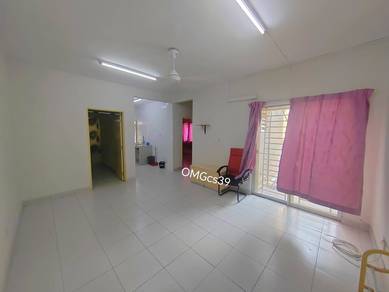 GROUND FLOOR Akasia Apartment Botanic FREEHOLD Renovated 1100sf