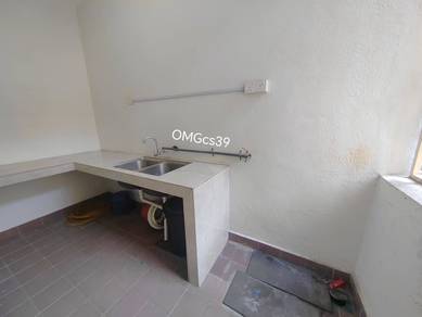 GROUND FLOOR Akasia Apartment Botanic FREEHOLD Renovated 1100sf