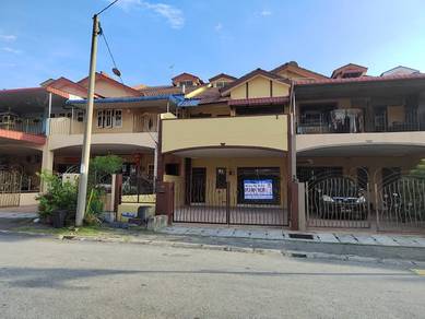 Lapangan Perdana 2 Sty House near to Airport Ipoh for RENT