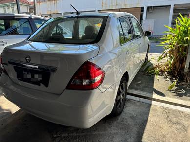 Nissan LATIO 1.6 ST-L (A)