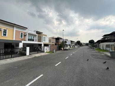 Nusa Idaman 8 @ Big Size Double Storey House 22x75sqft