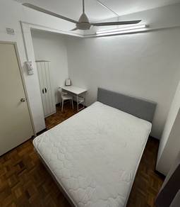 Medium Room for rent