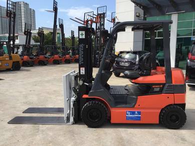 TOYOTA Battery Forklift Push & Pull 2.5 Ton Recon