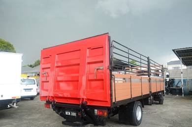 2019 ISUZU 21ft With TAILGATE NPR81UKH-C (UBS)