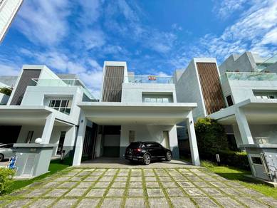 RENOVATED 2.5 Storey Zero Lot Bungalow Lakefront Villa Cyberjaya