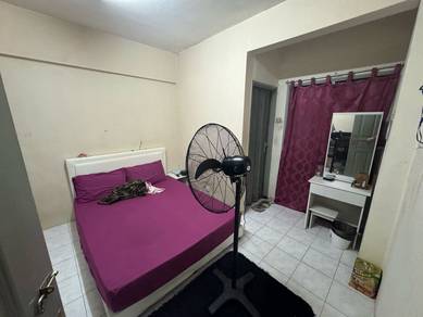 Flat with lift, corner lot, low floor, super good deal, good condition
