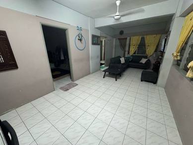 Flat with lift, corner lot, low floor, super good deal, good condition