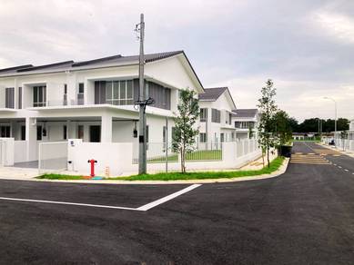 Teres Dua Tingkat Open Space Depan Taman Erica Tiara Sendayan