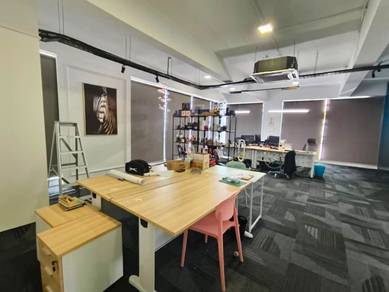 V Square @ Mount Austin Rare Endlot Shop Unit With Roof Garden Area