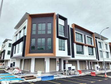 Brand New 3 Storey Shop Facing Main Road High Traffic, Good Visibility