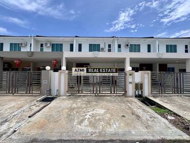 Well Maintained Lakeshore Double Storey Terrace Intermediate Senadin