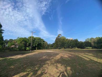 NON BUMI Near Chung Hwa School Bungalow Lot  Tanjung Emas Muar