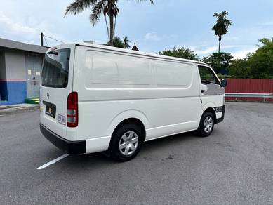 Toyota Hiace 2.5 (M) - (PANEL VAN)