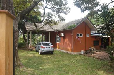 Banglo Setingkat bersama Kebun di Batu Hitam, Beserah untuk dijual