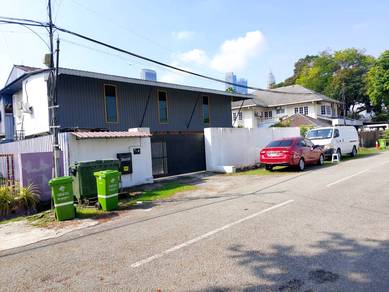 2 storey Bungalow easy access to KL City Centre, a perfect home office