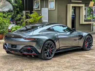 Aston Martin VANTAGE 4.0 V8 (A) - High Spec