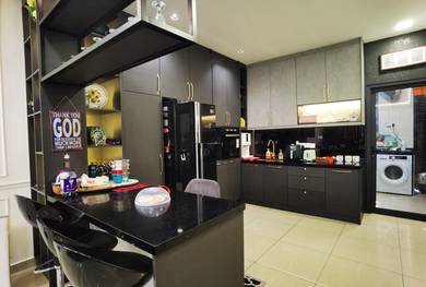 SPACIOUS FULLY RENOVATED 3 Storey Terrace Bangi Avenue Bangi