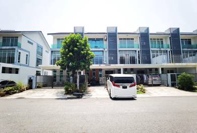 SPACIOUS FULLY RENOVATED 3 Storey Terrace Bangi Avenue Bangi